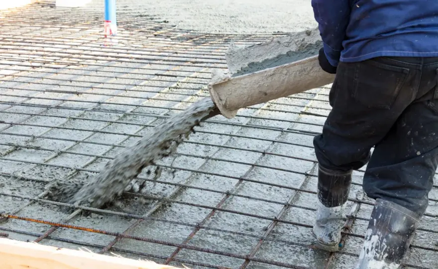 Włókna polipropylenowe w betonie - Jak je stosować, by uniknąć rys?
