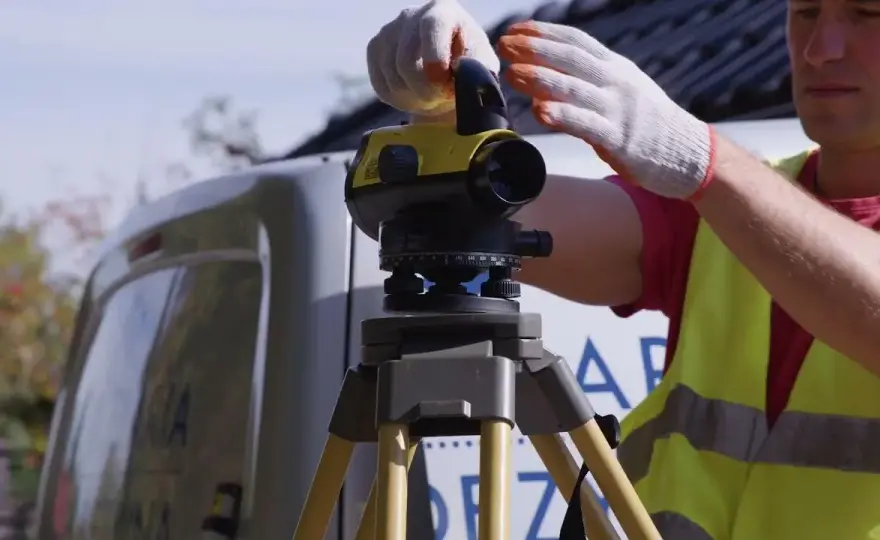 Co robi technik geodeta? Odkryj jego kluczowe obowiązki i narzędzia
