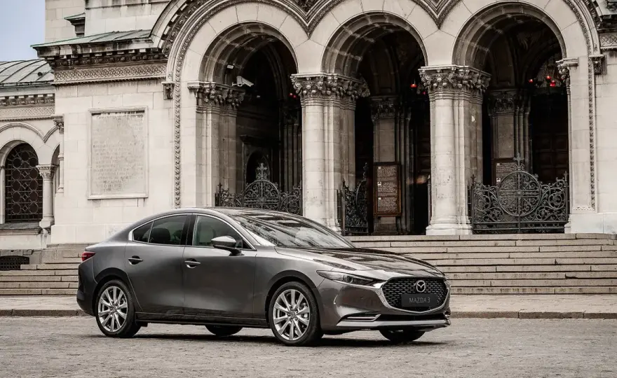 Mazda 3 - sedan, hatchback i wersje, które naprawdę mają sens