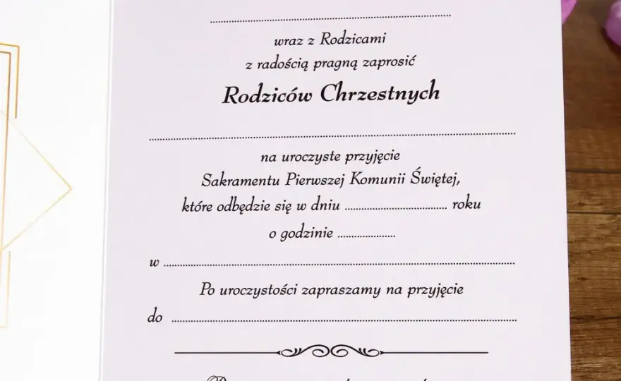Jak wypisać zaproszenie na Komunię dla dziadków? Wzory i porady