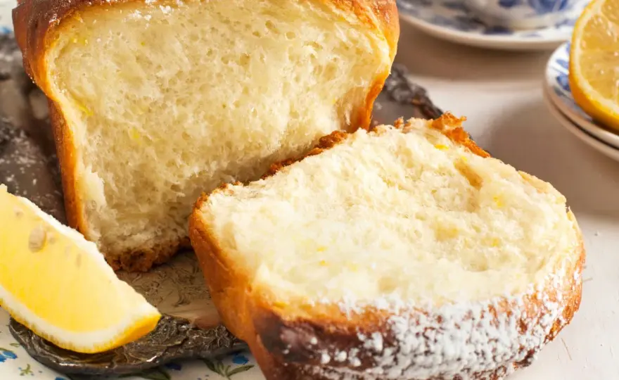 Ciasto drożdżowe bez mleka - prosty sposób na puszysty efekt