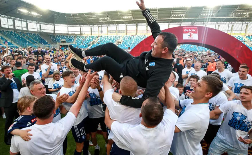 Kto w Ekstraklasie 2026? Fortuna 1 Liga: Liderzy, baraże, szanse!