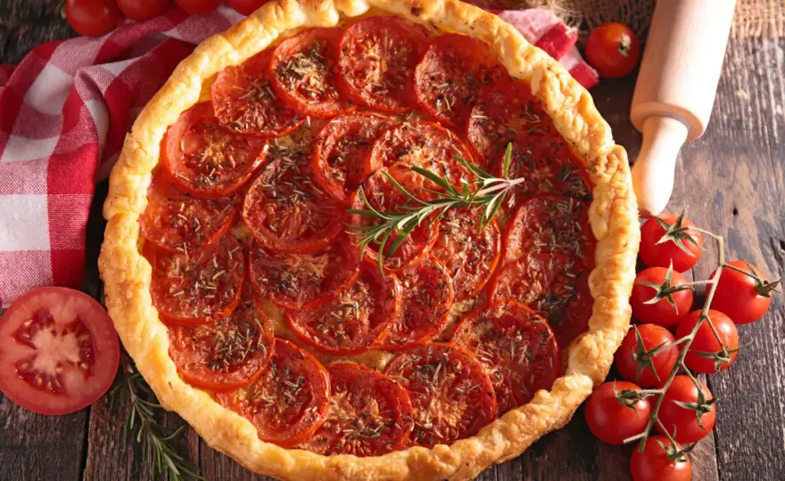 Tarta pomidorowa - przepis na idealnie kruchy spód!