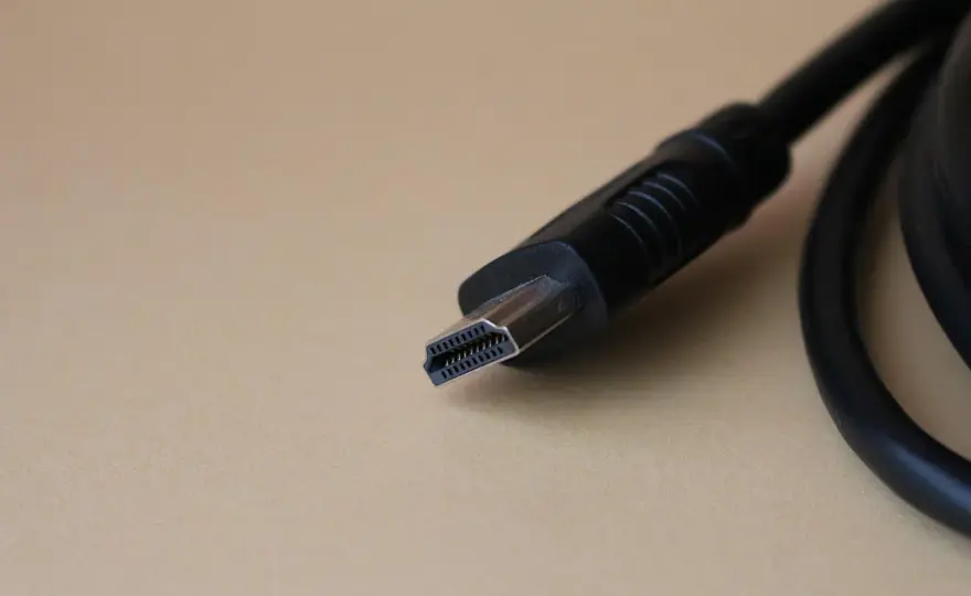 Jak użyć laptopa jako monitor HDMI i uniknąć problemów z połączeniem
