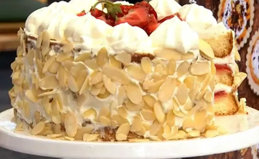 Glutenfri jordgubbstårta som håller ihop - så lyckas du