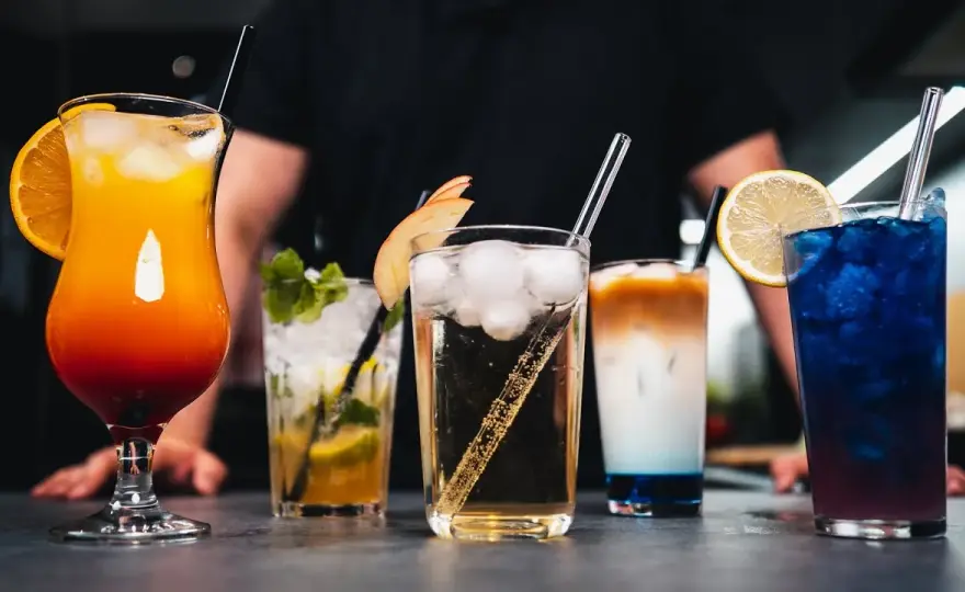 Jak zrobić drinka bezalkoholowego, który zaskoczy Twoich gości