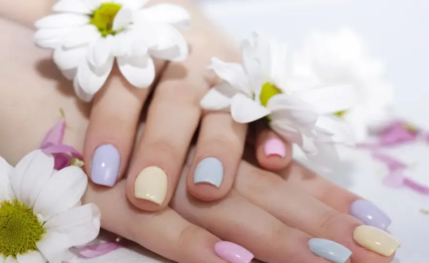 Żel czy hybryda? Ekspert radzi: Który manicure wybrać?