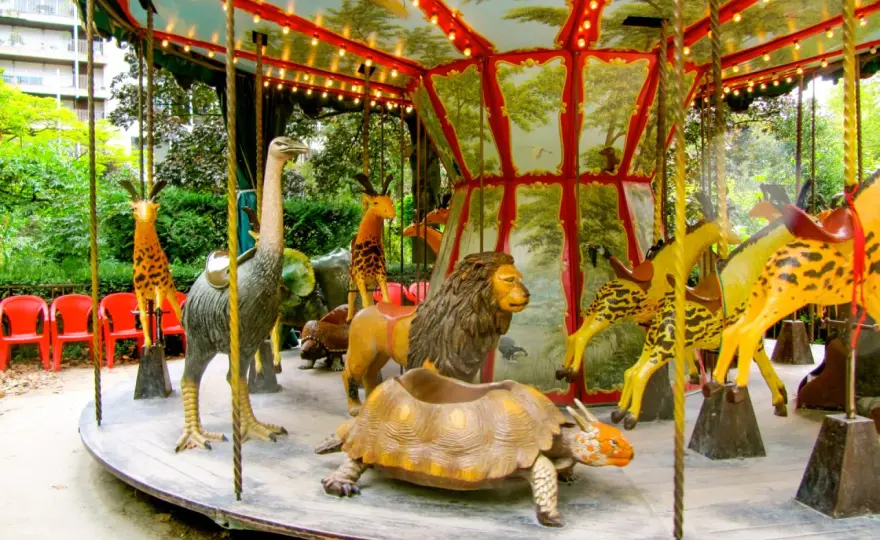 Visiter Paris: Top Attractions & Secrets pour Éviter les Files