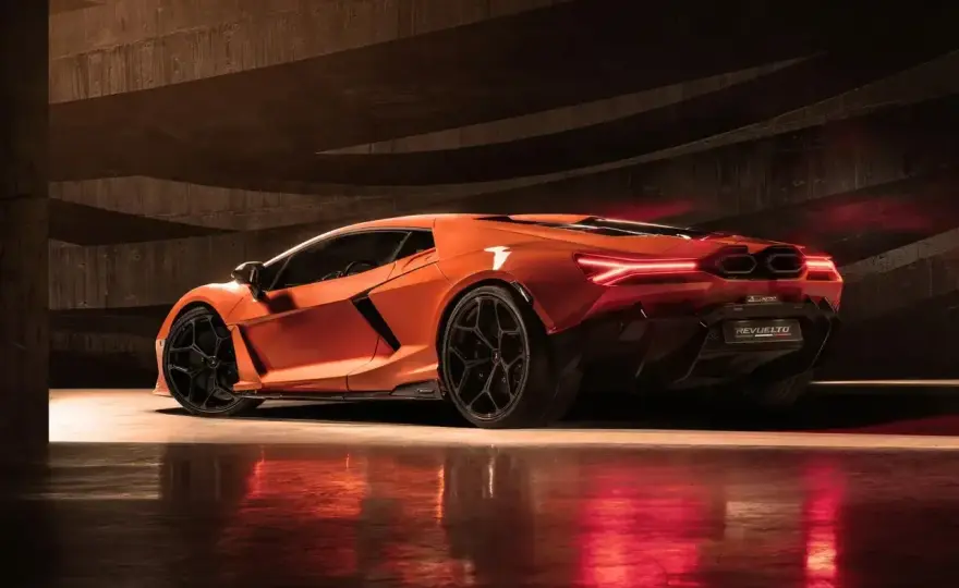 Lamborghini Revuelto - co naprawdę potrafi hybrydowe V12?