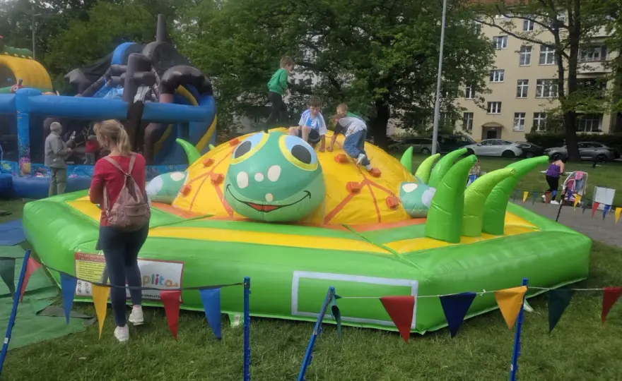 Park dmuchańców - jak wybrać najlepszy? Poradnik dla rodziców