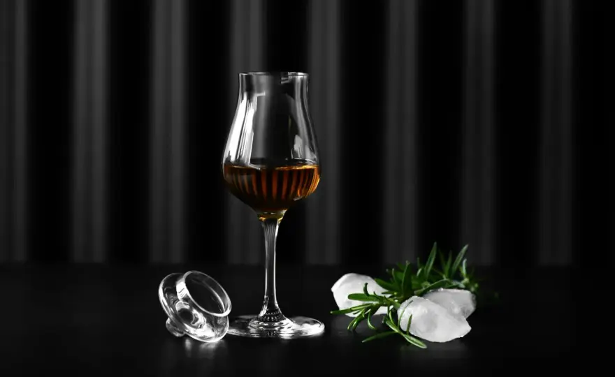 Jak wybrać szkło do whisky: Glencairn, Tumbler, Copita porównanie