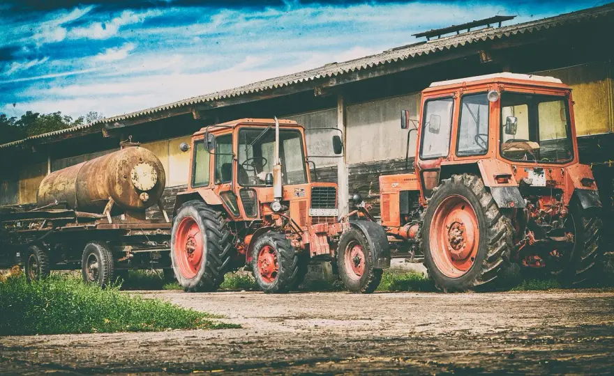 T25 Władimirec: Cechy, parametry i specyfikacje tego ciągnika rolniczego