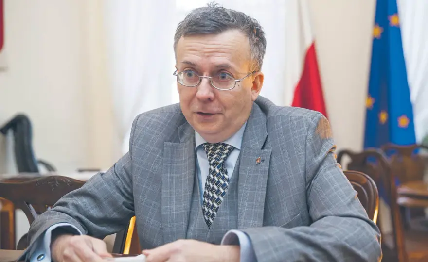Kto jest szefem służby cywilnej? Oto zaskakujące fakty o liderze
