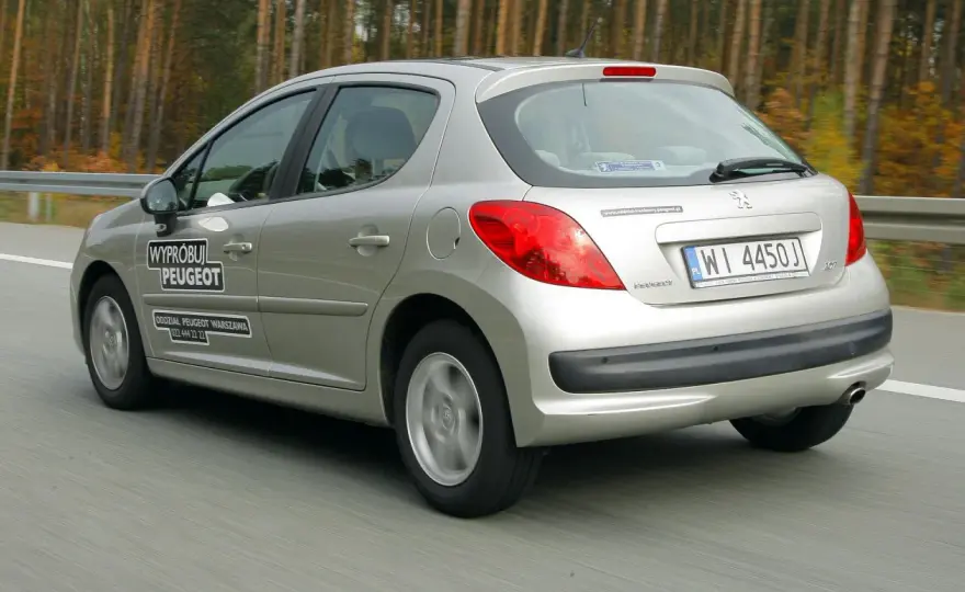 Peugeot 207 1.4 benzyna - 8V, 16V czy VTi? Którą wersję warto kupić?
