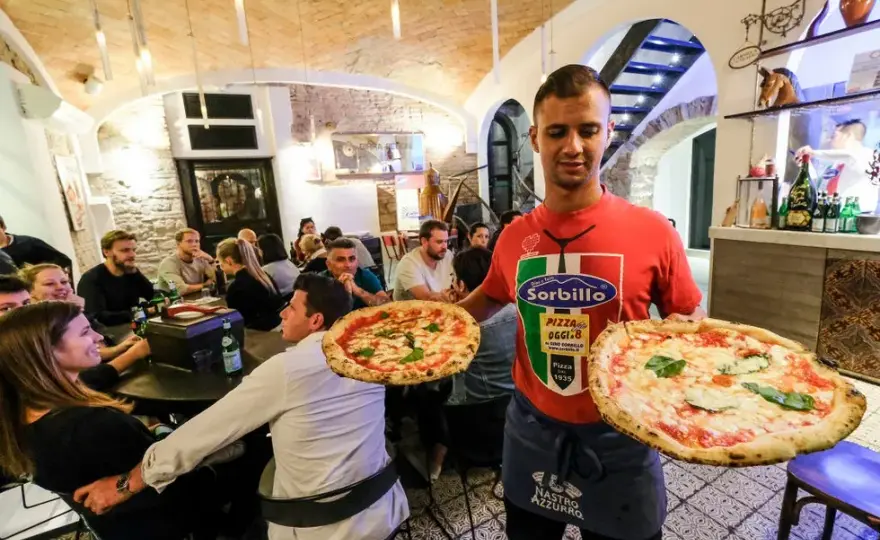 Czy do hotelu można zamówić pizzę? Oto, co musisz wiedzieć
