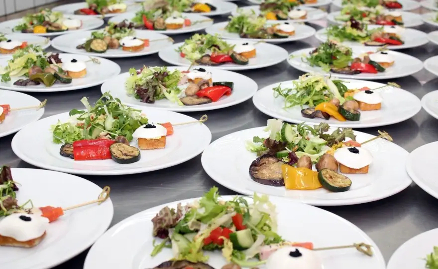 Buffet réussi - 7 étapes clés pour une organisation sans faille