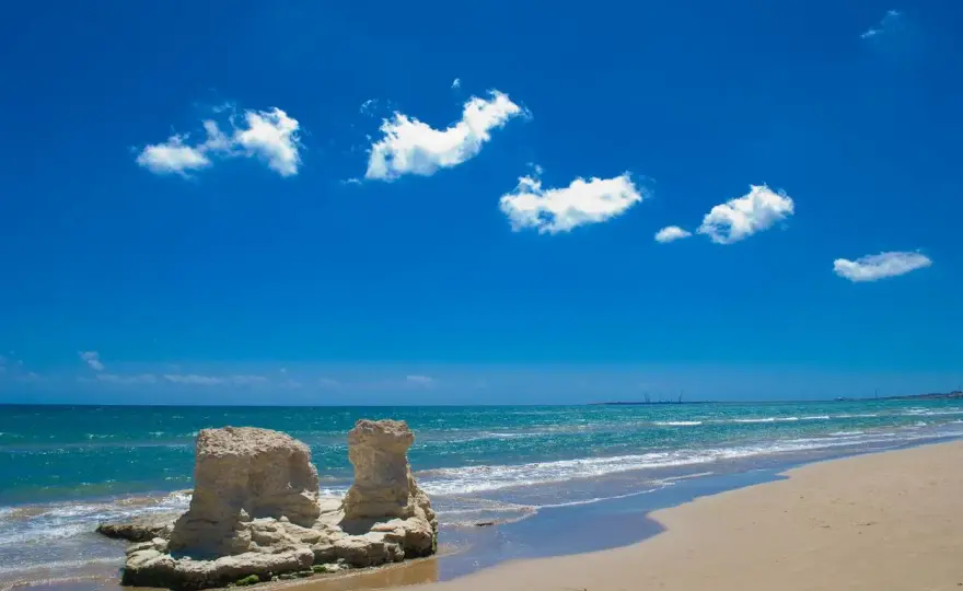 Spiagge attrezzate Sicilia: la guida per la tua giornata perfetta