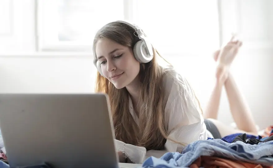 Muzyka relaksacyjna - poznaj jej dobroczynny wpływ i sposoby wykorzystania