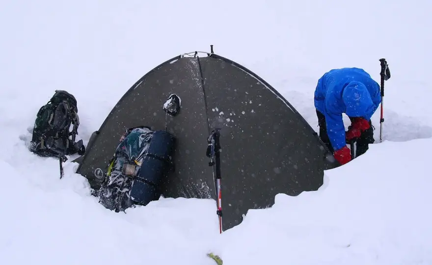 Kijki trekkingowe - jak dobrać długość? Poradnik krok po kroku