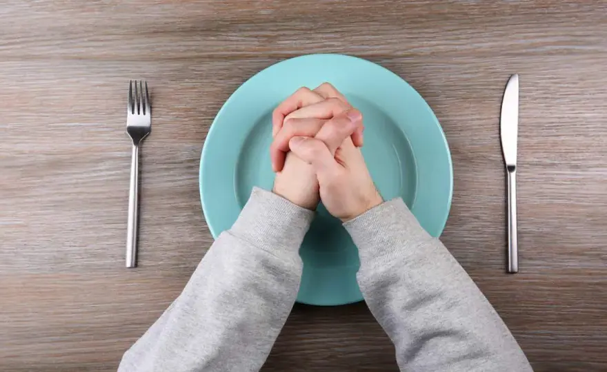 ¿No cenar adelgaza de verdad? Cuándo funciona y cuándo no