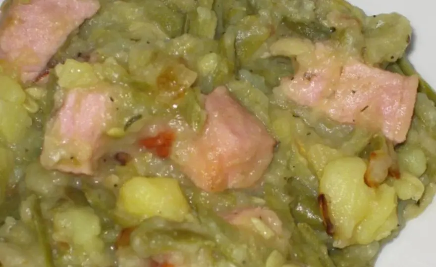 Saurer Bohneneintopf mit milchsauer vergorenen Bohnen