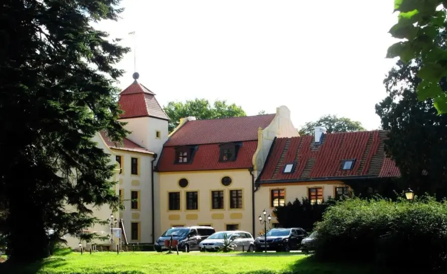 Pałac w Krokowej - Czy to tylko zabytek? Sprawdź!