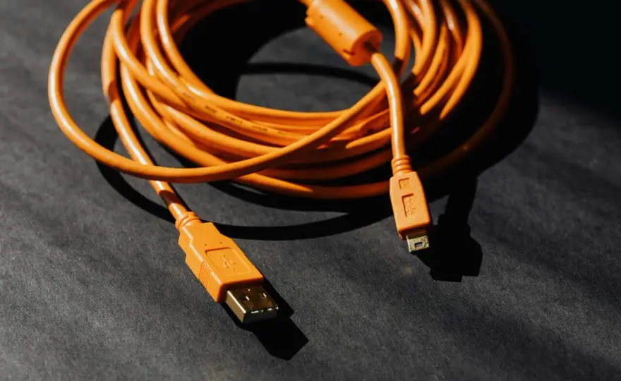 Kable i przewody elektryczne – jak wybrać odpowiednie rozwiązania do instalacji profesjonalnych?