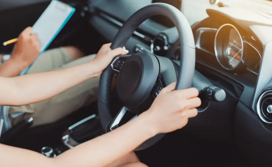 Eco-driving na egzaminie – nawyki, które obniżają spalanie i stres