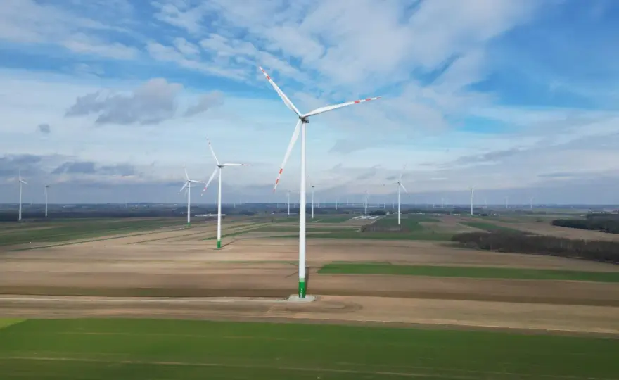 Paczkomat: Zużycie energii (kWh) i 100% zielonej mocy!