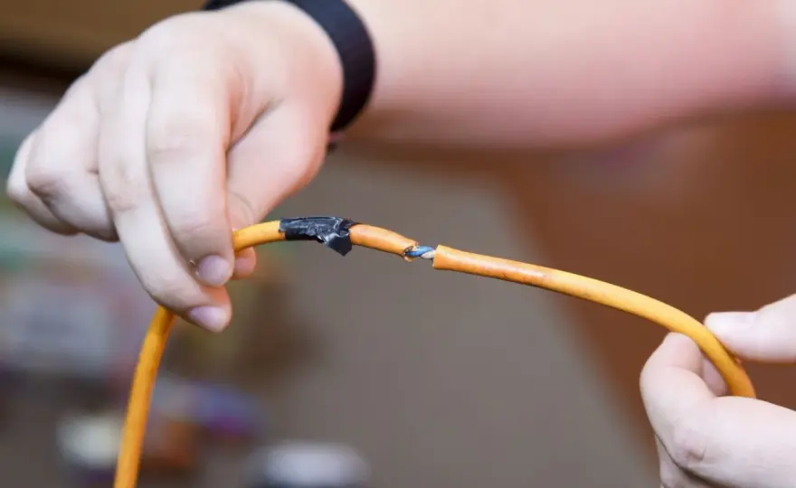 Przerwany kabel? Jak go znaleźć i naprawić - Poradnik
