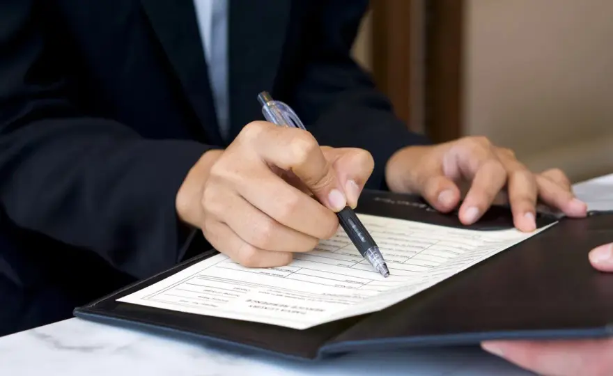 Zwolnienie z powodu siły wyższej - Jak legalnie wyjść z pracy?