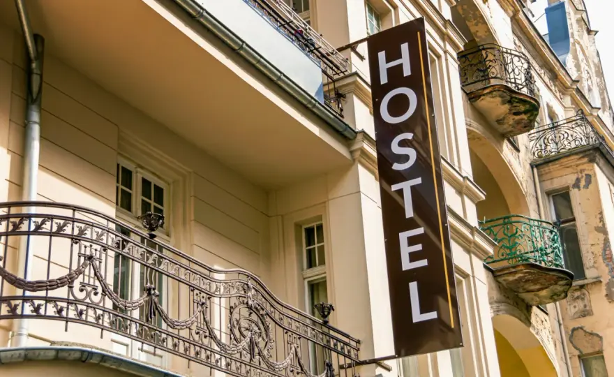 Jak wygląda nocleg w hostelu? Odkryj prawdziwe doświadczenia i warunki