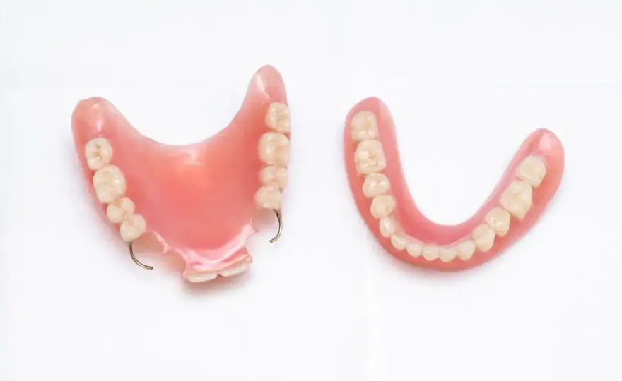Dentiera fissa su impianti - soluzioni, costi e limiti
