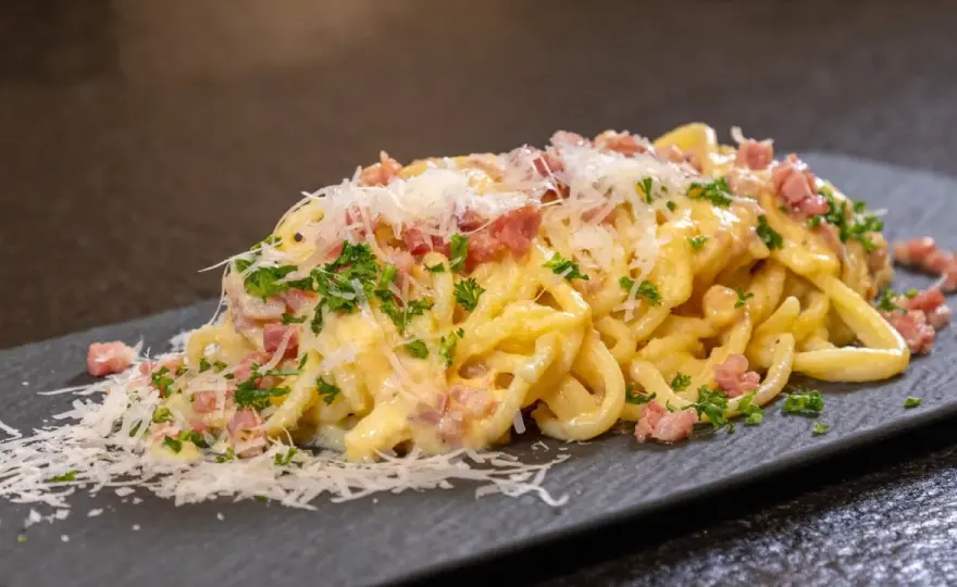 Carbonara Original - So gelingt die cremige Sauce ohne Sahne