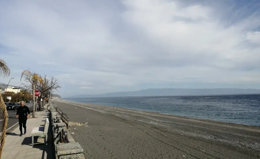 Spiaggia di Roccalumera - Guida completa per una giornata perfetta