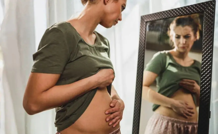 Hinchazón abdominal después de comer - causas y alivio