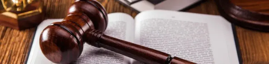 Kto pisze pozew rozwodowy i jak uniknąć błędów w procesie?