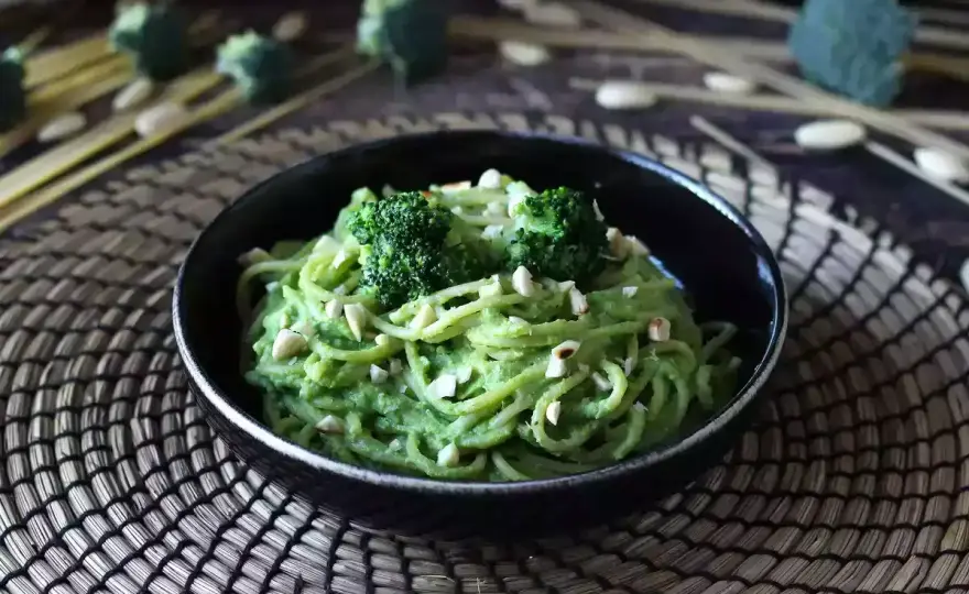 Broccolipasta som smakar mer - så bygger du smaken rätt