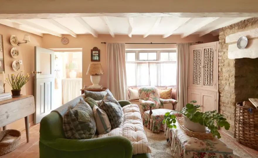 Granny Decor - Charming British Homes Without the Clutter