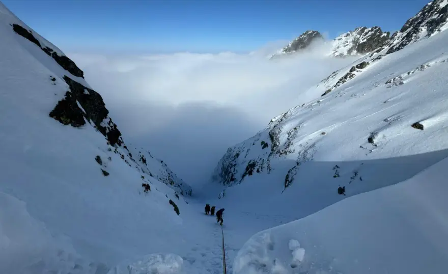 Zimowe Tatry: Jak bezpiecznie wybrać szlak? Porady eksperta