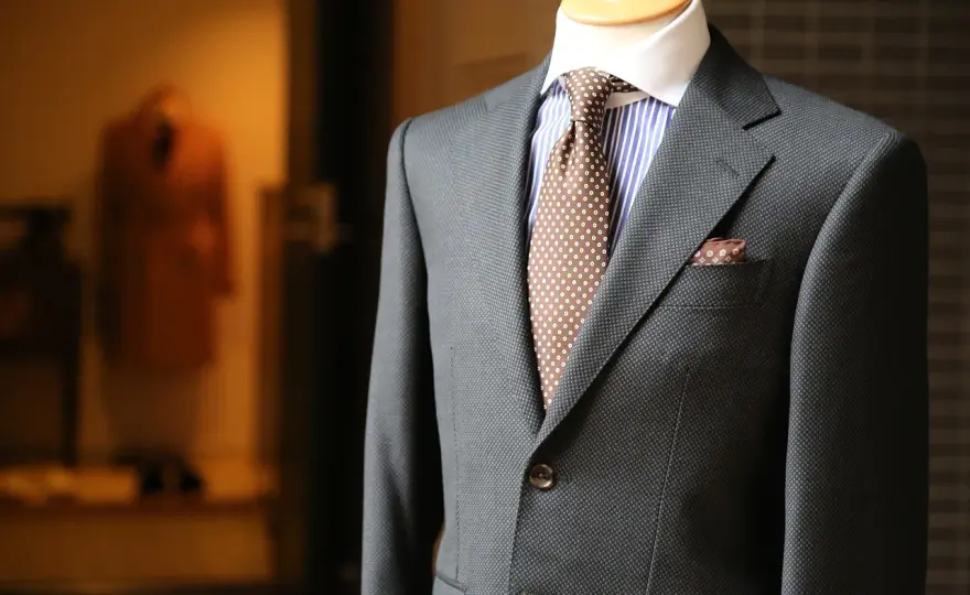 Jak wybrać idealny krawat na sylwestra? Praktyczny poradnik elegancji
