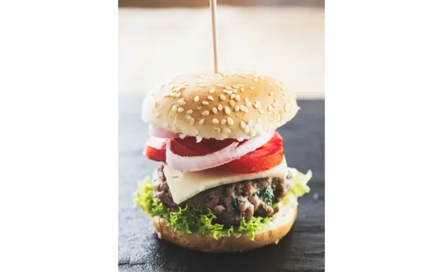 Jakie bułki do burgera wybrać, aby uniknąć rozczarowania smakiem?