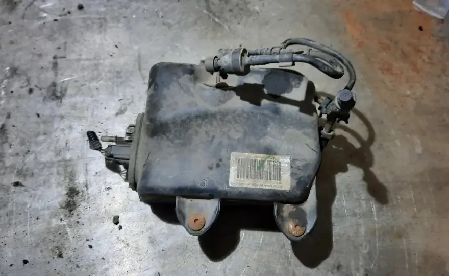 Gdzie jest zbiornik płynu DPF w Volvo V50? Uniknij problemów z silnikiem