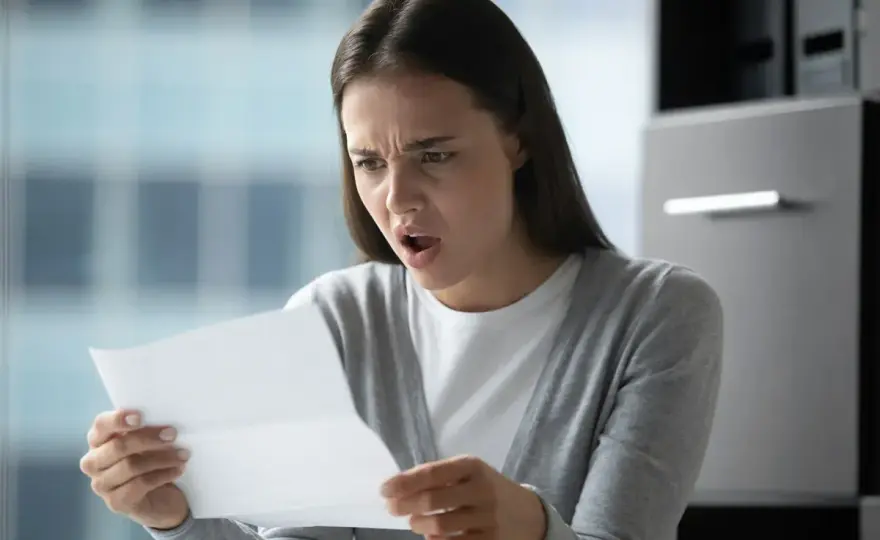 Stosunek pracy - Umowa czy rzeczywistość? Rozwiąż swój problem!