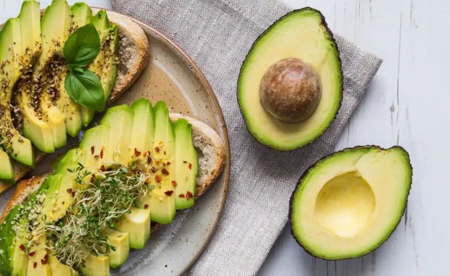 Co zrobić z guacamole? Pomysły na śniadanie, obiad i przechowywanie