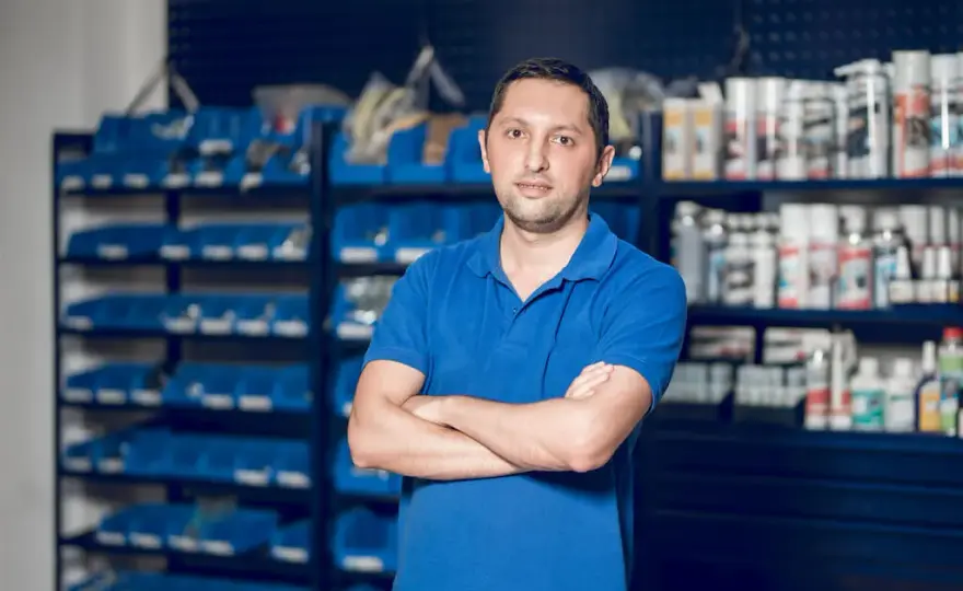 Czy pracodawca może zmienić Twój system pracy? Sprawdź prawa
