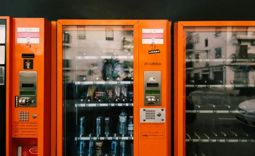 Ile prądu zużywa automat vendingowy i jak obniżyć koszty energii