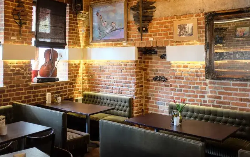 Gdzie zjeść w Kamiennej Górze? Odkryj najlepsze restauracje i kawiarnie