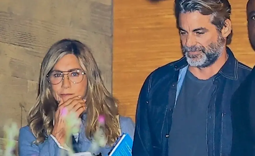 Jennifer Aniston partner - Kim jest Jim Curtis? Historia jej związków