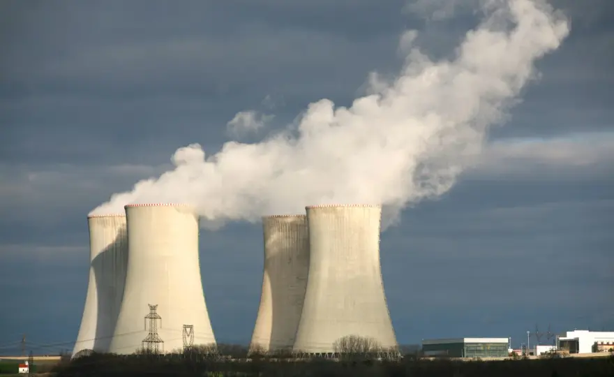 Francja: 18 elektrowni atomowych. Jak atom napędza ten kraj?